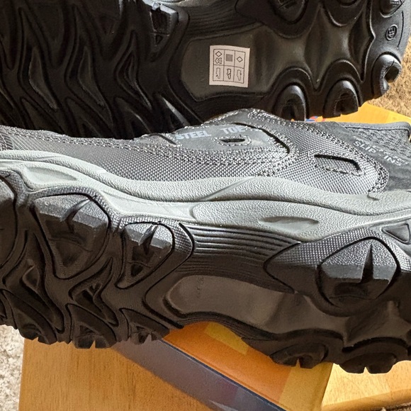 Skechers Men's Steel Toe Black Slip-On Sneakers, 9, NWT - Picture 5 of 5